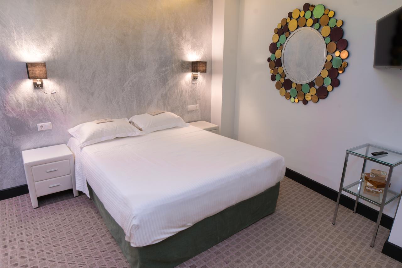 Andromeda Downtown Suites Atene Esterno foto